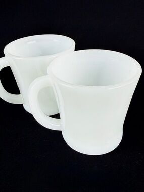 2 Vintage Milk Glass Mugs Unmarked Mid Century Modern Microwave Safe Excellent
